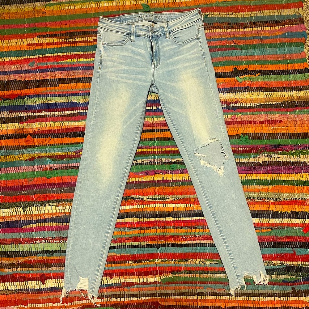 Super cute stretch American Eagle skinny jeans light wash